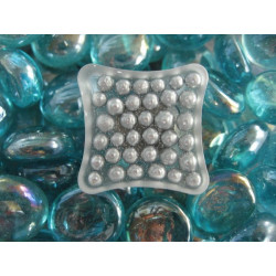 Bague carrée, perles argentées, en résine