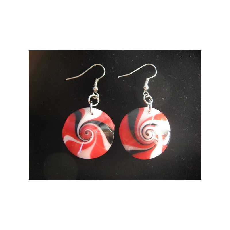 Boucles d'oreilles, spirale rouge et blanche, en fimo