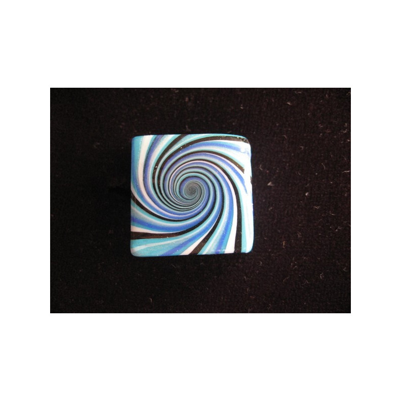 Petite bague carrée, à spirale noire/turquoise, en Fimo