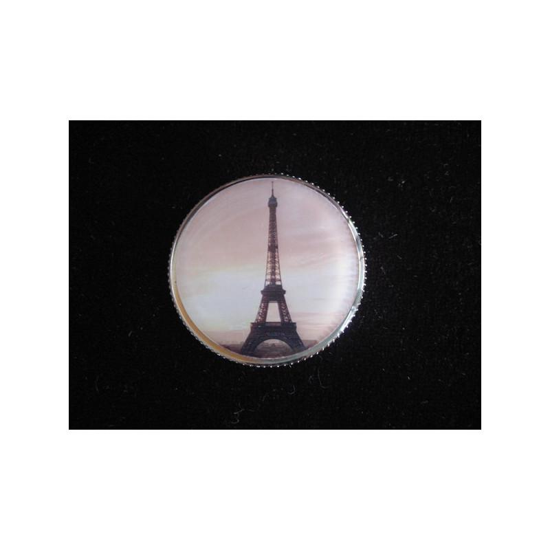 BROCHE vintage, Tour Eiffel, sertie en résine