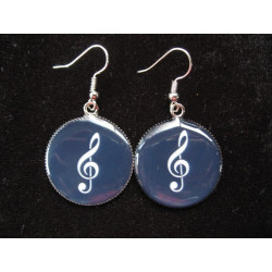 Boucles d'oreilles fantaisie, Clé de Sol, serties en résine