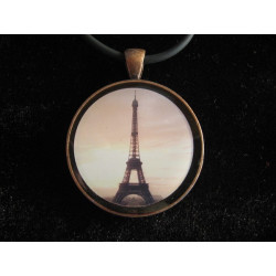 Vintage pendant, Eiffel Tower, set in resin