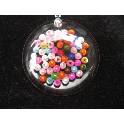 Pendentif cabochon, perles multicolores, en résine