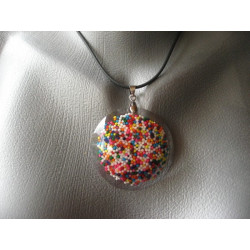 Cabochon pendant, multicolored miniperles, in resin