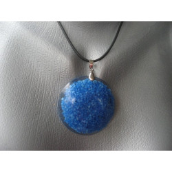 Large cabochon pendant, turquoise stones, in resin