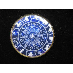 BROCHE vintage, Signes du Zodiaque sur fond bleu, sertie en résine