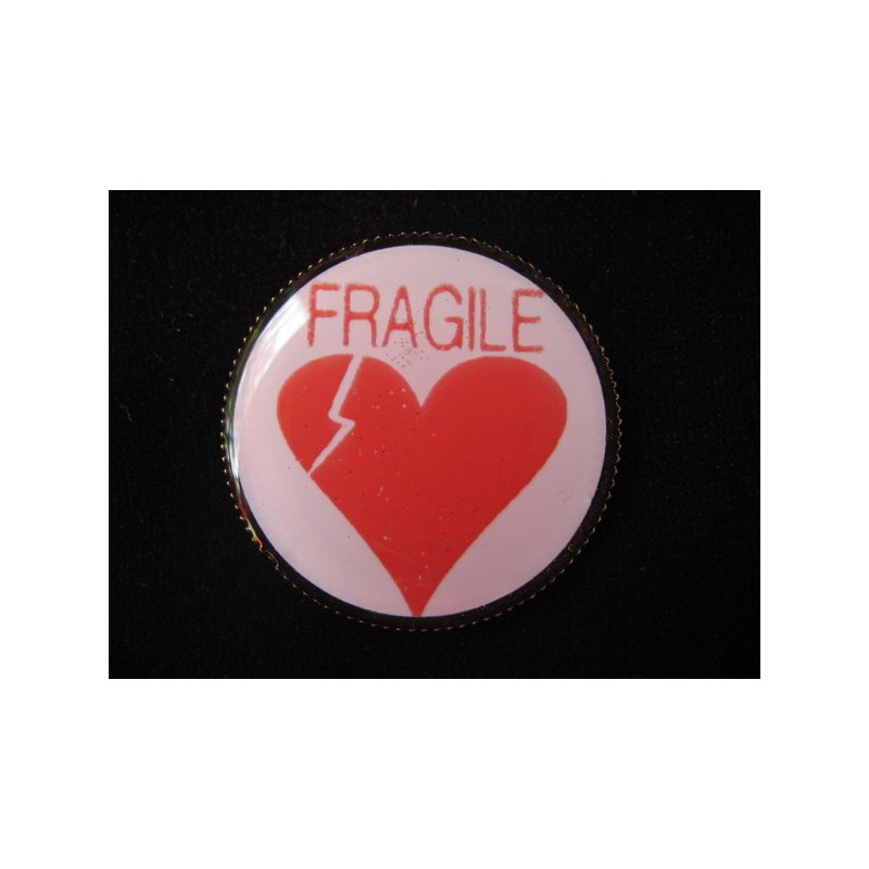 Romantic brooch, Fragile heart, set in resin