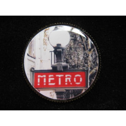 BROCHE vintage, Métro parisien, sertie en résine