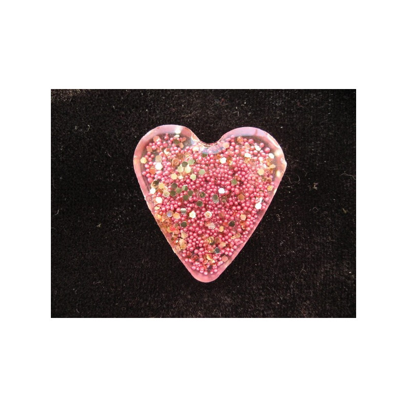 Heart ring, fuchsia / gilded microbeads, in resin