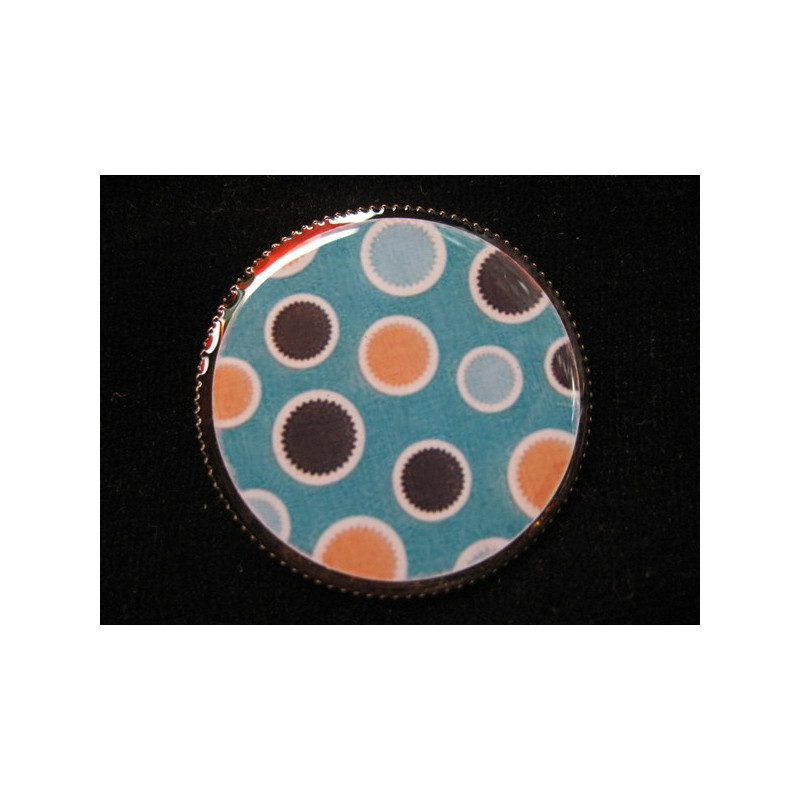 BAGUE fantaisie, pois oranges et marrons sur fond turquoise, sertie en résine