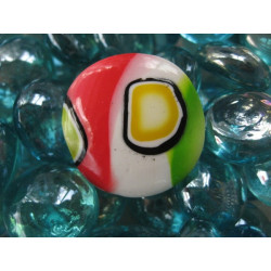 Bague pop, motifs multicolores, sur fond blanc en Fimo