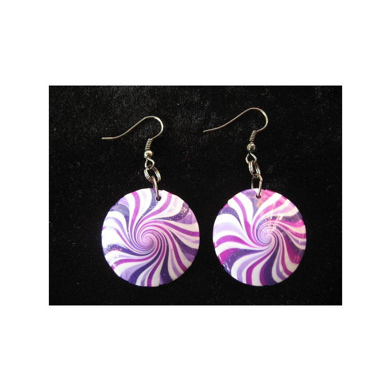 Boucles d'oreilles, spirale blanche et prune, en fimo