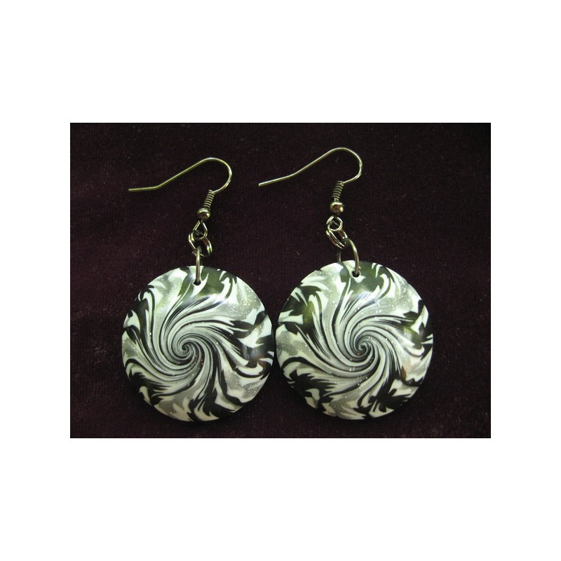 Boucles d'oreilles, spirale noire et blanche, en fimo