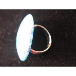 Grande bague graphique, motif fleur turquoise, en fimo