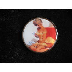 BAGUE vintage, Pin-up blonde, sertie en résine