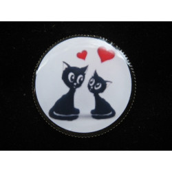 Fancy brooch, cats in love, set with resin