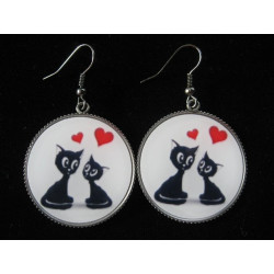 Boucles d'oreilles, chats amoureux, serties en résine