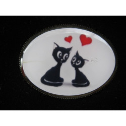 Oval brooch, cats in love, set with resin