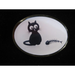 Oval brooch, cat and fishbone, set with resin