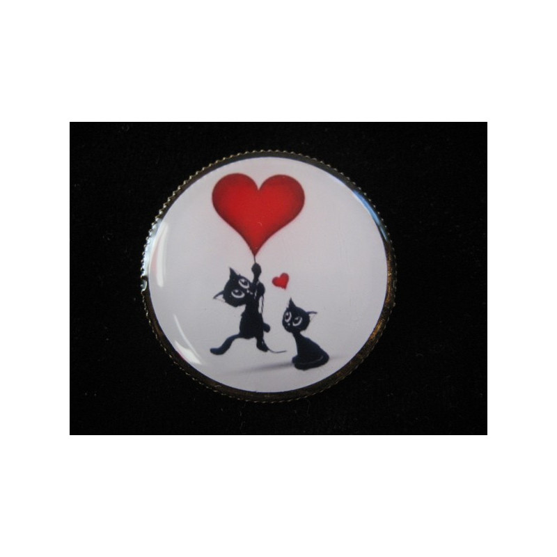 BROCHE fantaisie, Cats in love, sertie en résine