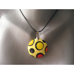 Graphic pendant, red and yellow circles on a yellow background, in fimo