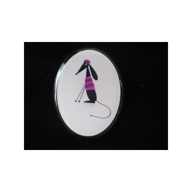 BROCHE ovale, Mode canine fuchsia, sertie en résine