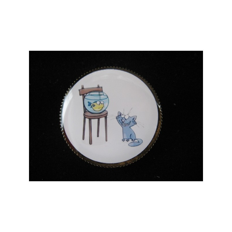 Fancy brooch, cat and fish, set in resin