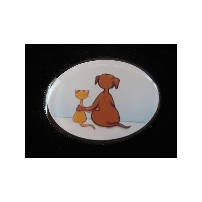 BROCHE ovale, Chien et chat, Love story, sertie en résine