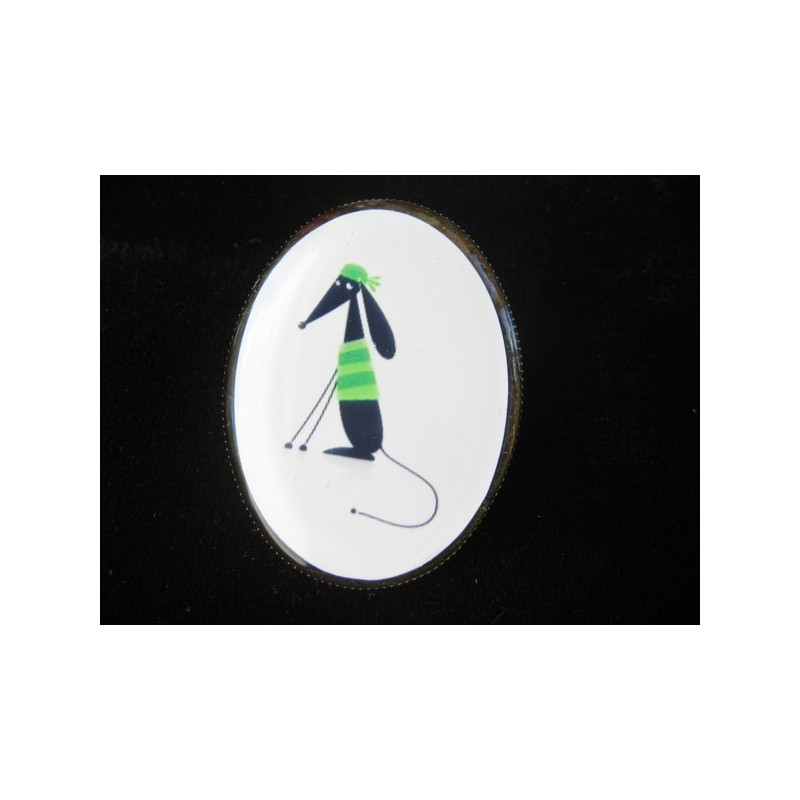BROOCH oval, Fashion canine green, resin set