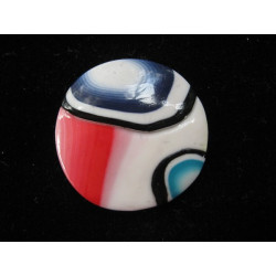 Bague pop, motifs bleus/rouges, sur fond blanc en Fimo