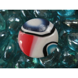 Bague pop, motifs bleus/rouges, sur fond blanc en Fimo