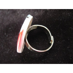 Pop ring, blue / red patterns, on a white background in Fimo