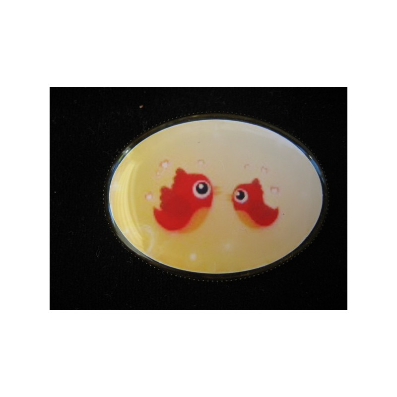 Fancy oval brooch, love birds, set in resin