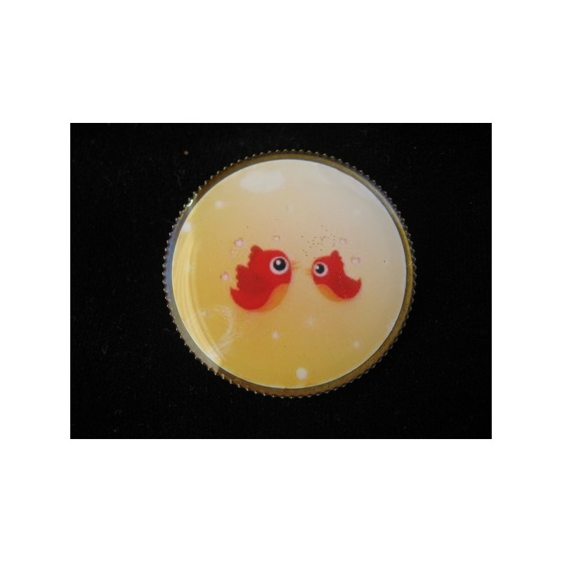 Fancy BROOCH, birds in love, set in resin