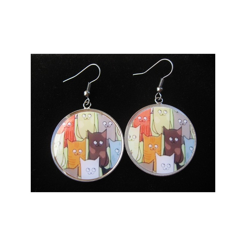 Fancy earrings, Happy cats, set in resin