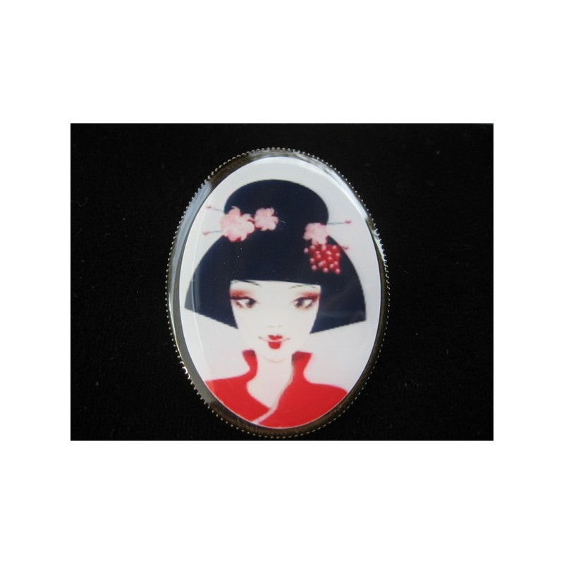 Oval brooch, Geisha, set in resin