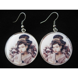 Boucles d'oreilles vintage, Geisha sépia, serties en résine