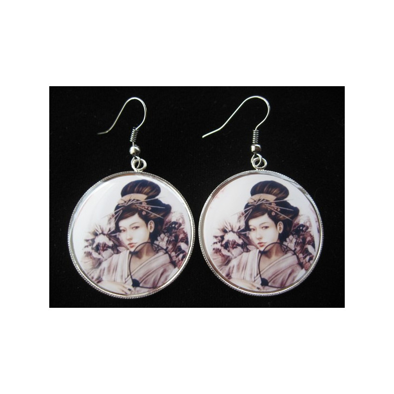 Boucles d'oreilles vintage, Geisha sépia, serties en résine