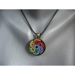 Graphic pendant, multicolored spiral, set in resin