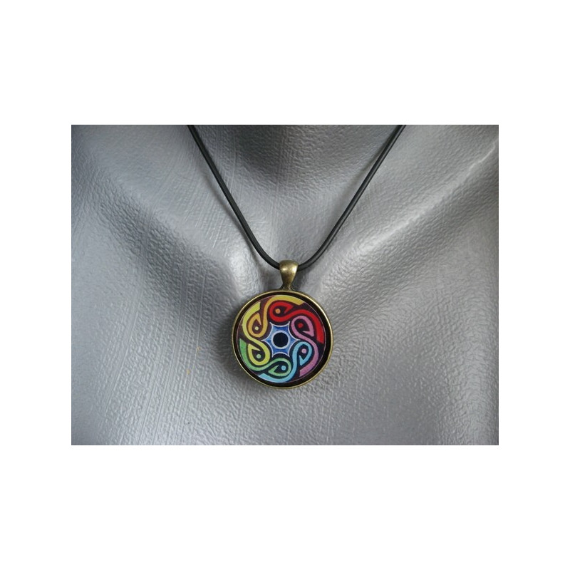 Graphic pendant, multicolored spiral, set in resin