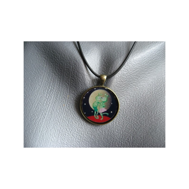 Fantasy pendant, Alien in love, set in resin