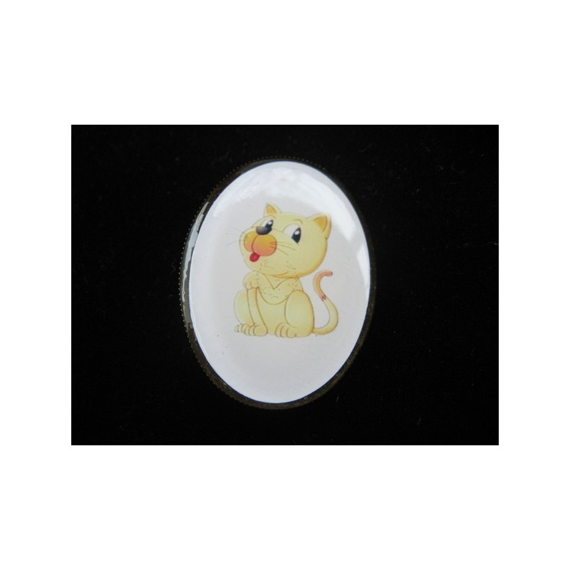 Oval brooch, cute kitten set with resin