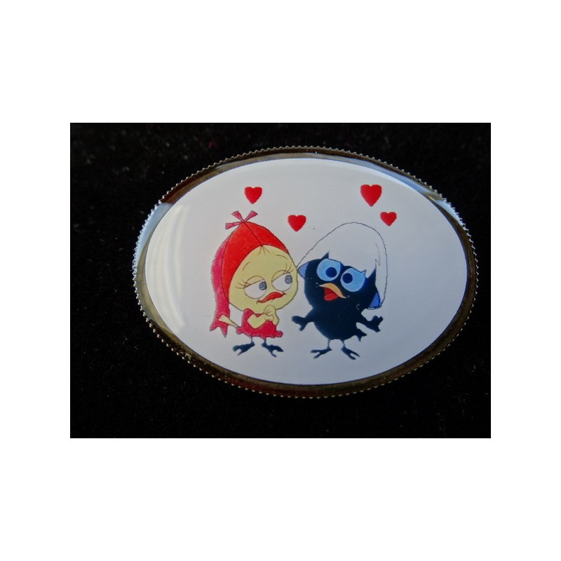 Oval brooch, Calimero in love, set with resin