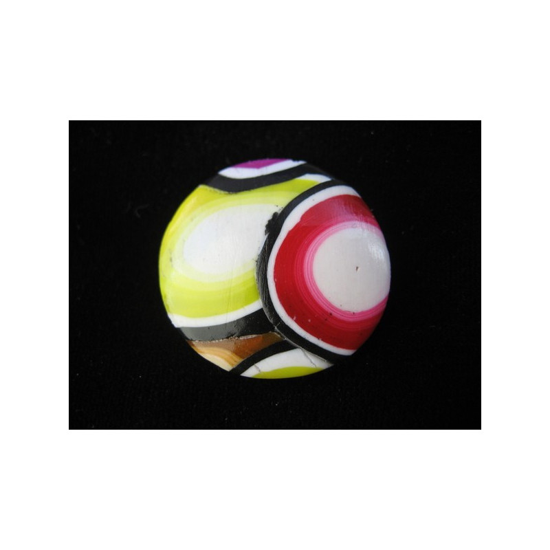 Bague pop, motifs rouges/marrons, sur fond blanc en Fimo