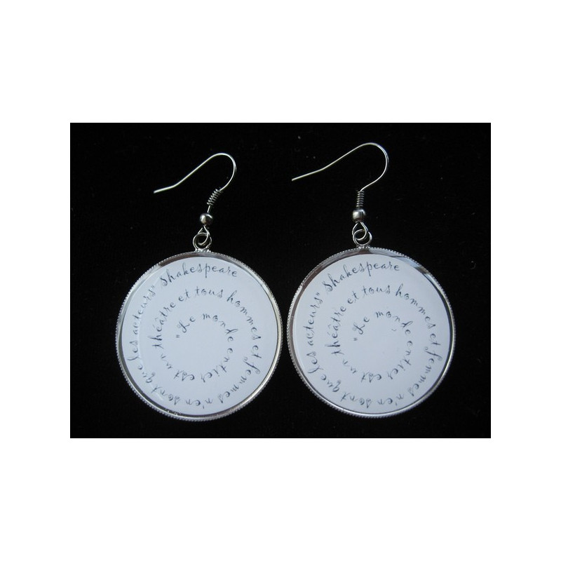 Boucles d'oreilles vintage, Shakespeare, fond blanc