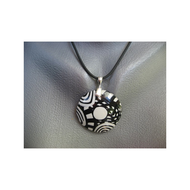 Black/white pop pendant