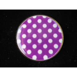 Bague fantaisie, pois blancs sur fond violet, sertie en résine