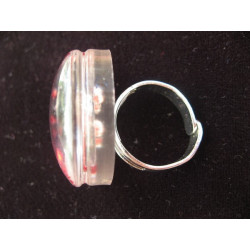 Large cabochon ring, mobile red sequins, set in resin