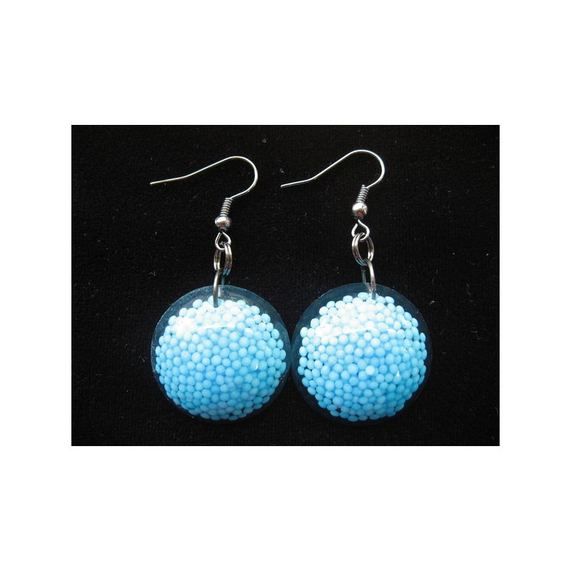 Boucles d'oreilles cabochon, miniperles turquoises, en résine