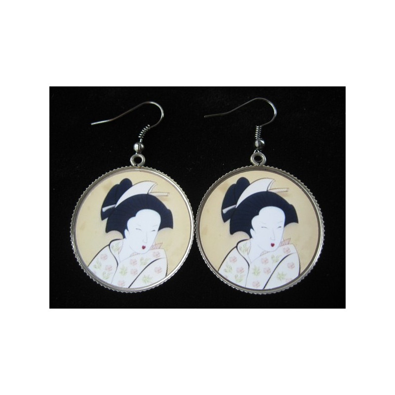 Vintage earrings, Geisha, set in resin